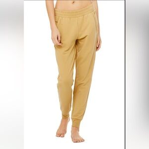 ALO Yoga Unwind Sweatpant in Honey 🍯